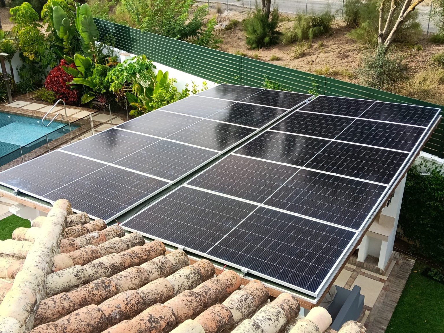 Paneles solares sobre vivienda